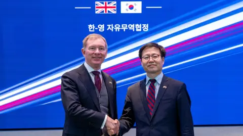 Department for Business and Trade Trade minister Chris Bryant and his Korean counterpart Yeo Han-koo