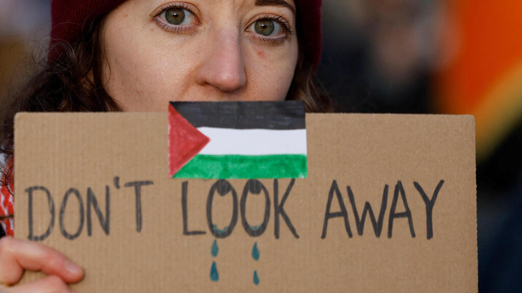 הפגנה מפגינים פרו פלסטינים דבלין אירלנד